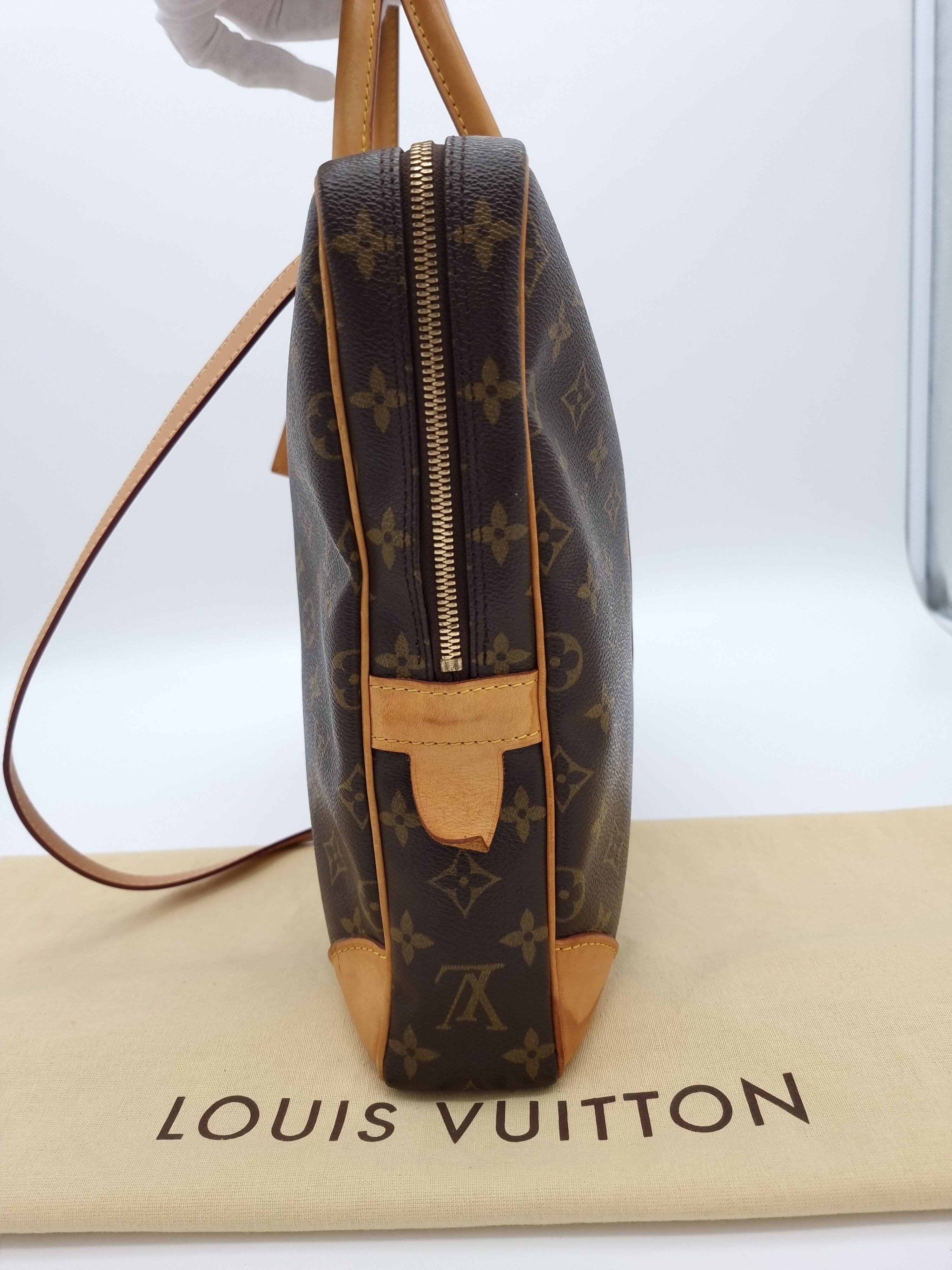 Louis Vuitton Porte Documents Voyage