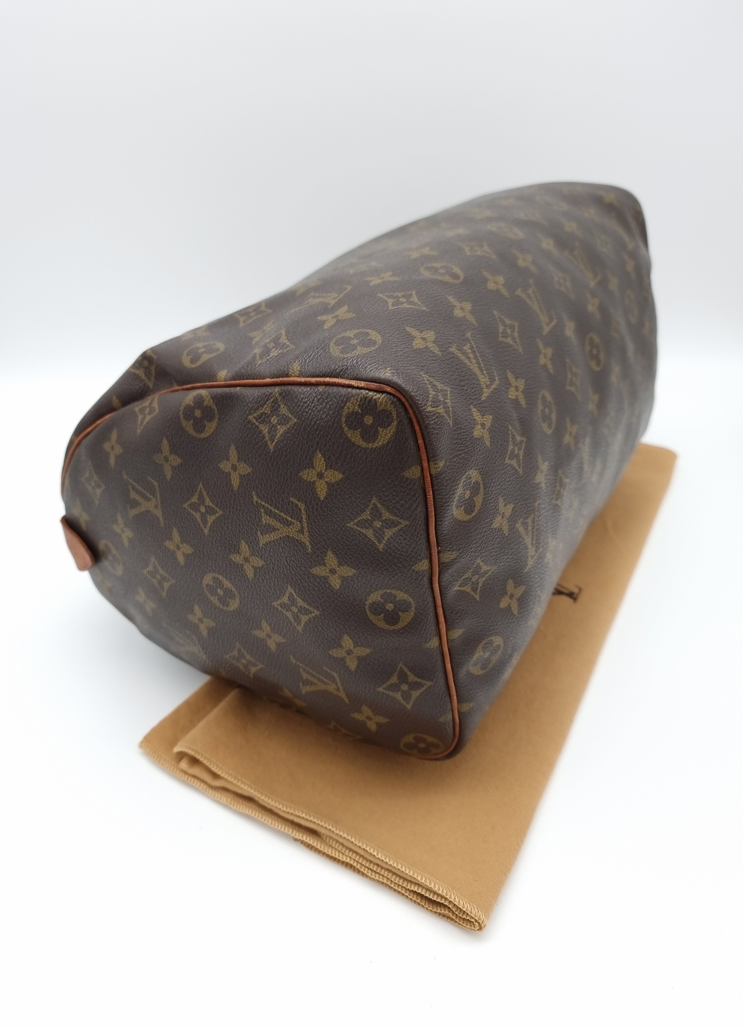 Louis Vuitton Speedy 35