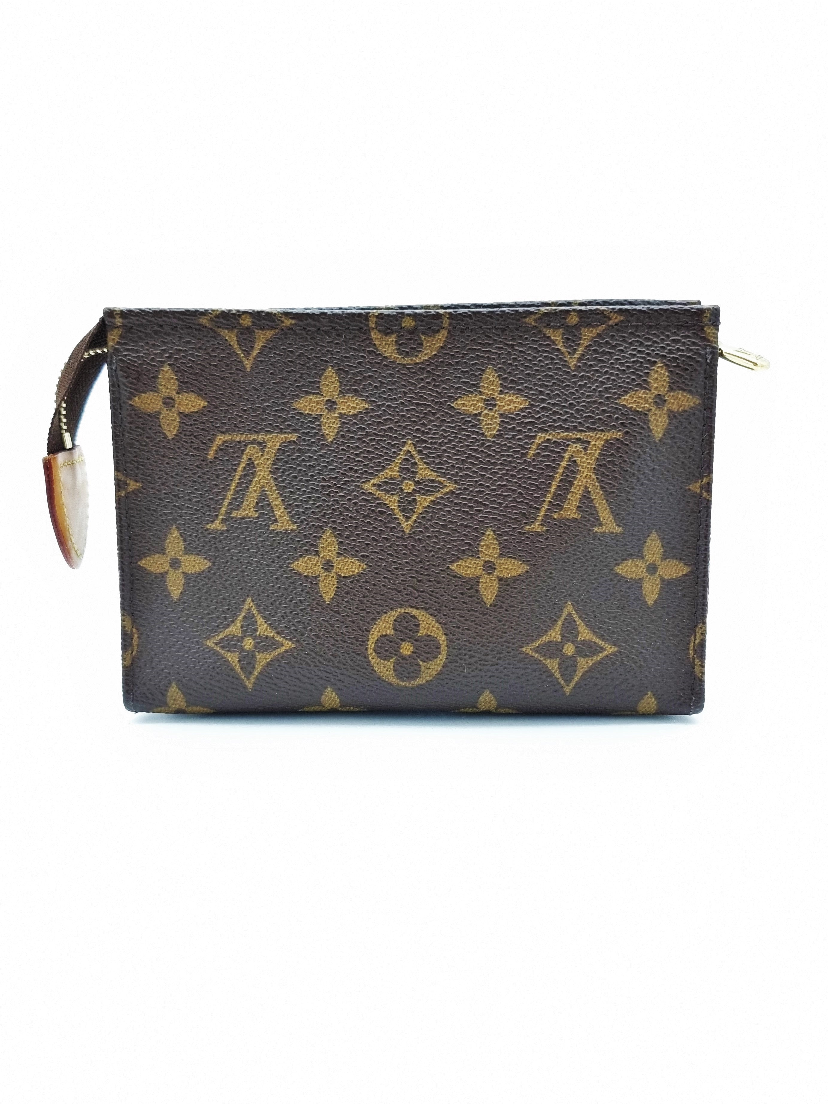 Louis Vuitton Poche Toilette - 96636f