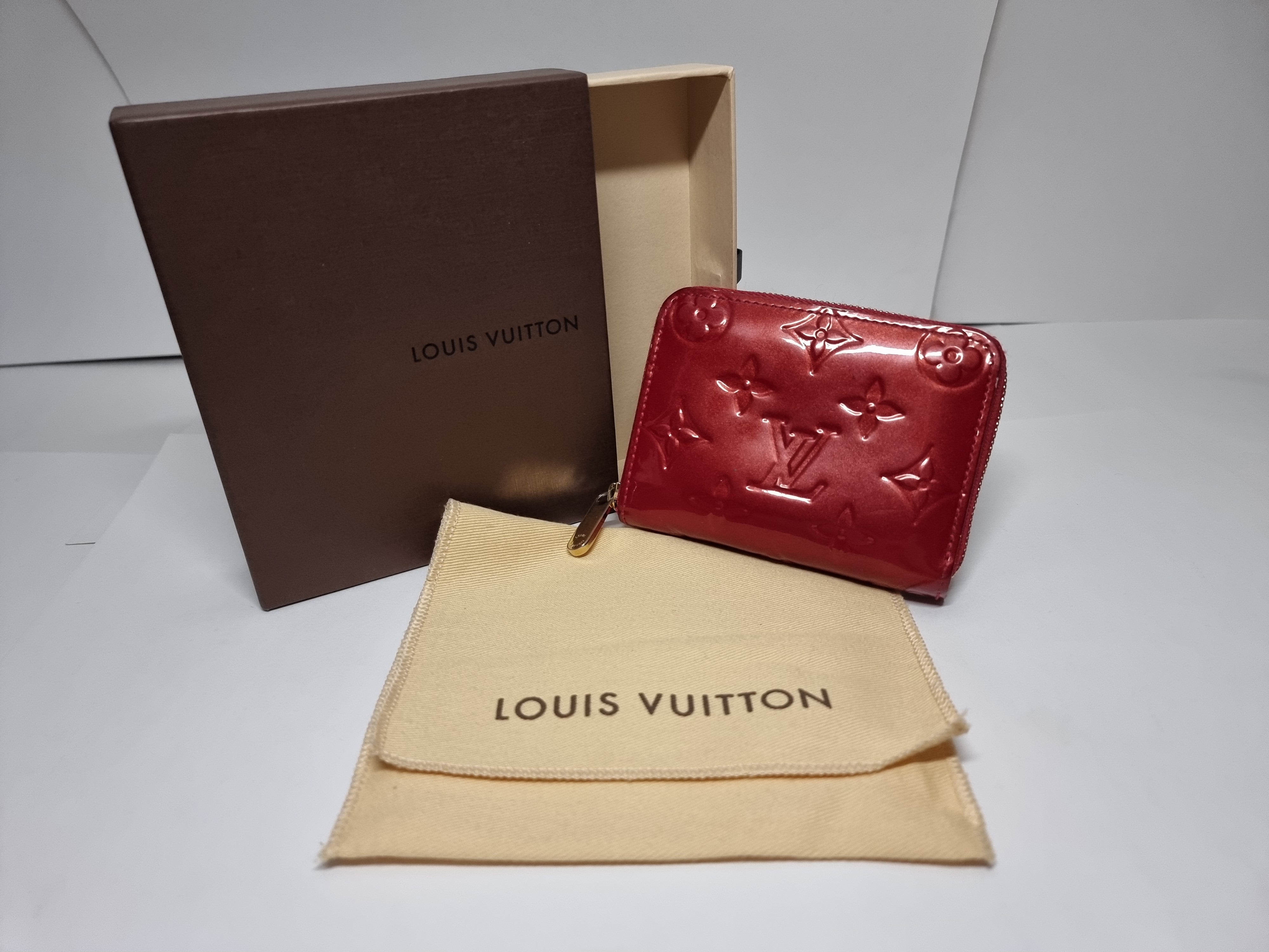 Louis Vuitton Vernis Red Zippy Wallet - 96636f